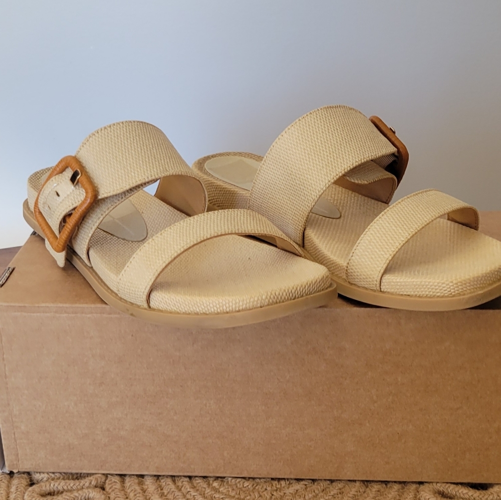 Dolce Vita Giana Raffia Sandal  Size 8